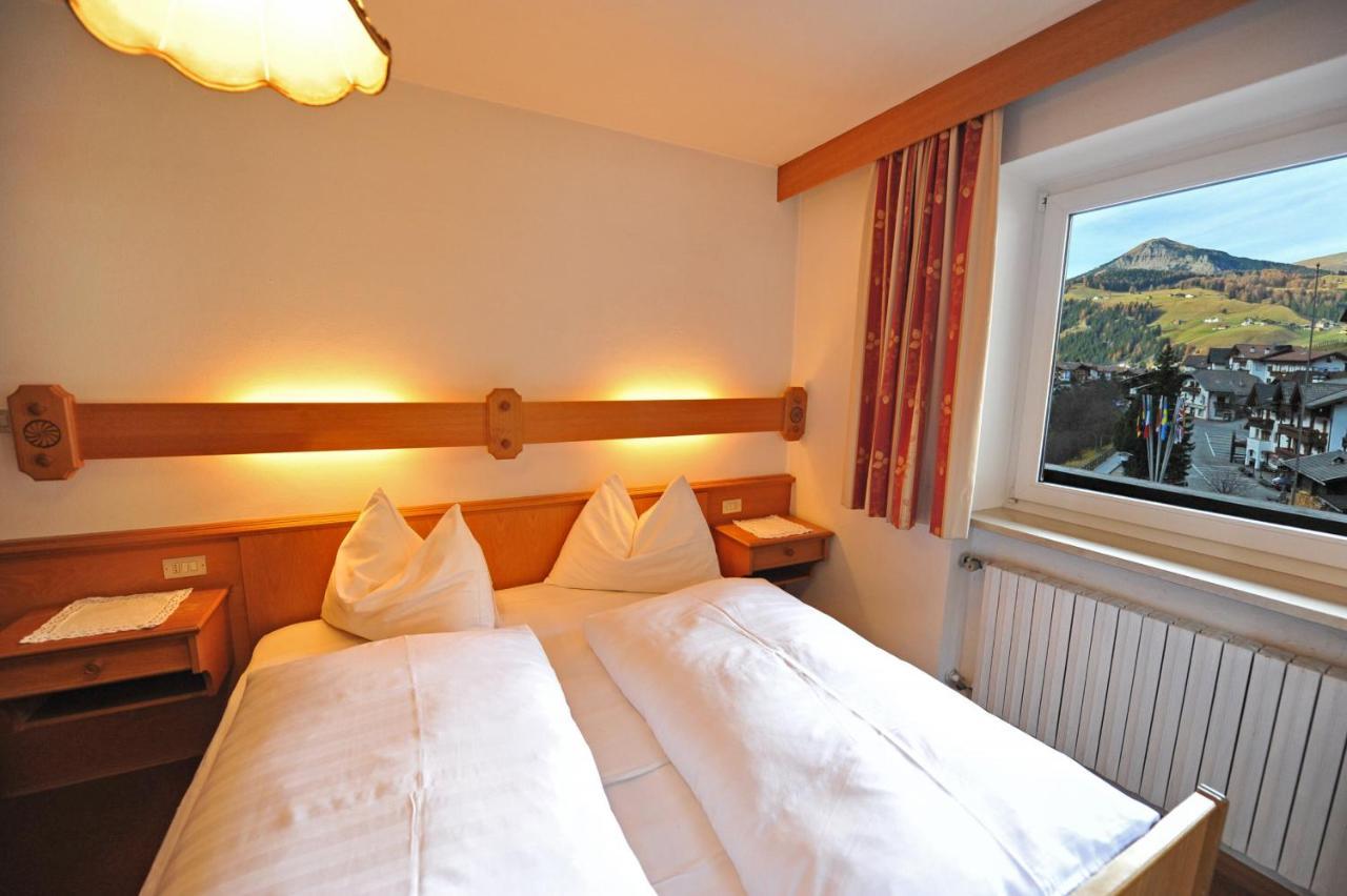 Apartments Jasmin Selva di Val Gardena Bagian luar foto