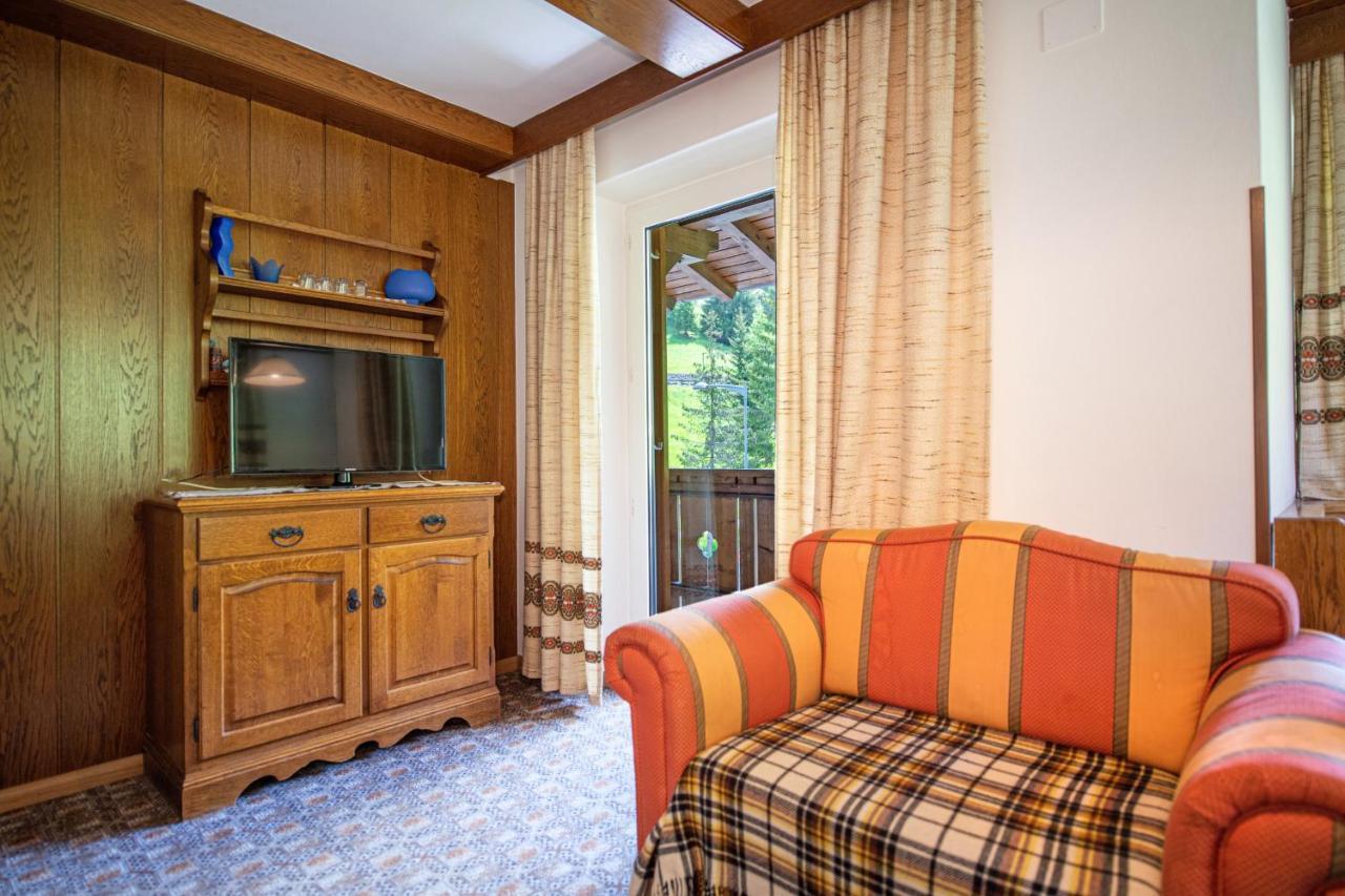 Apartments Jasmin Selva di Val Gardena Bagian luar foto