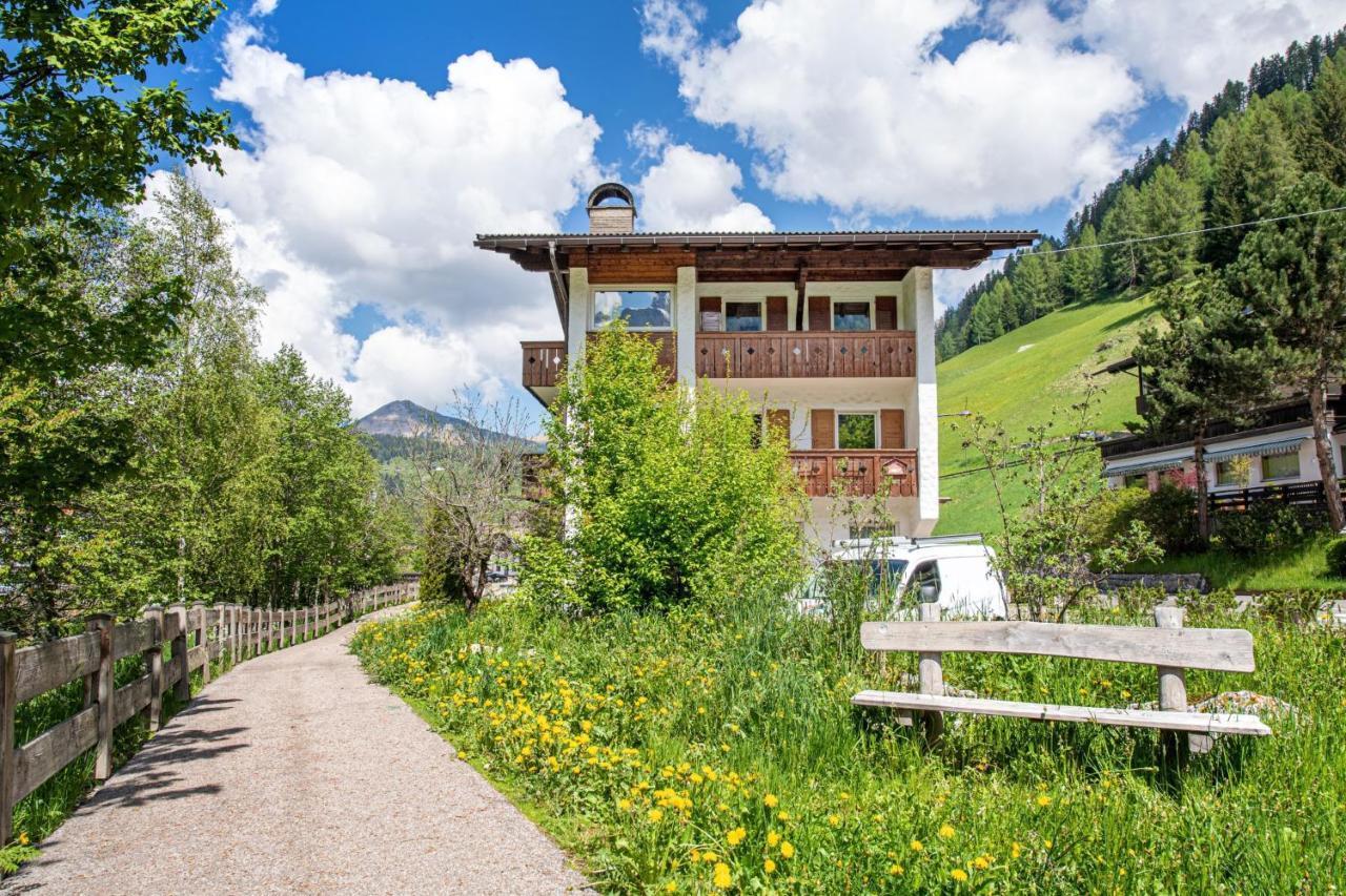 Apartments Jasmin Selva di Val Gardena Bagian luar foto