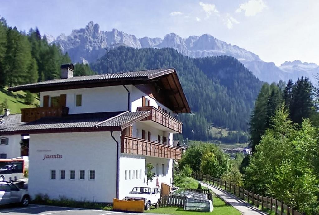 Apartments Jasmin Selva di Val Gardena Bagian luar foto